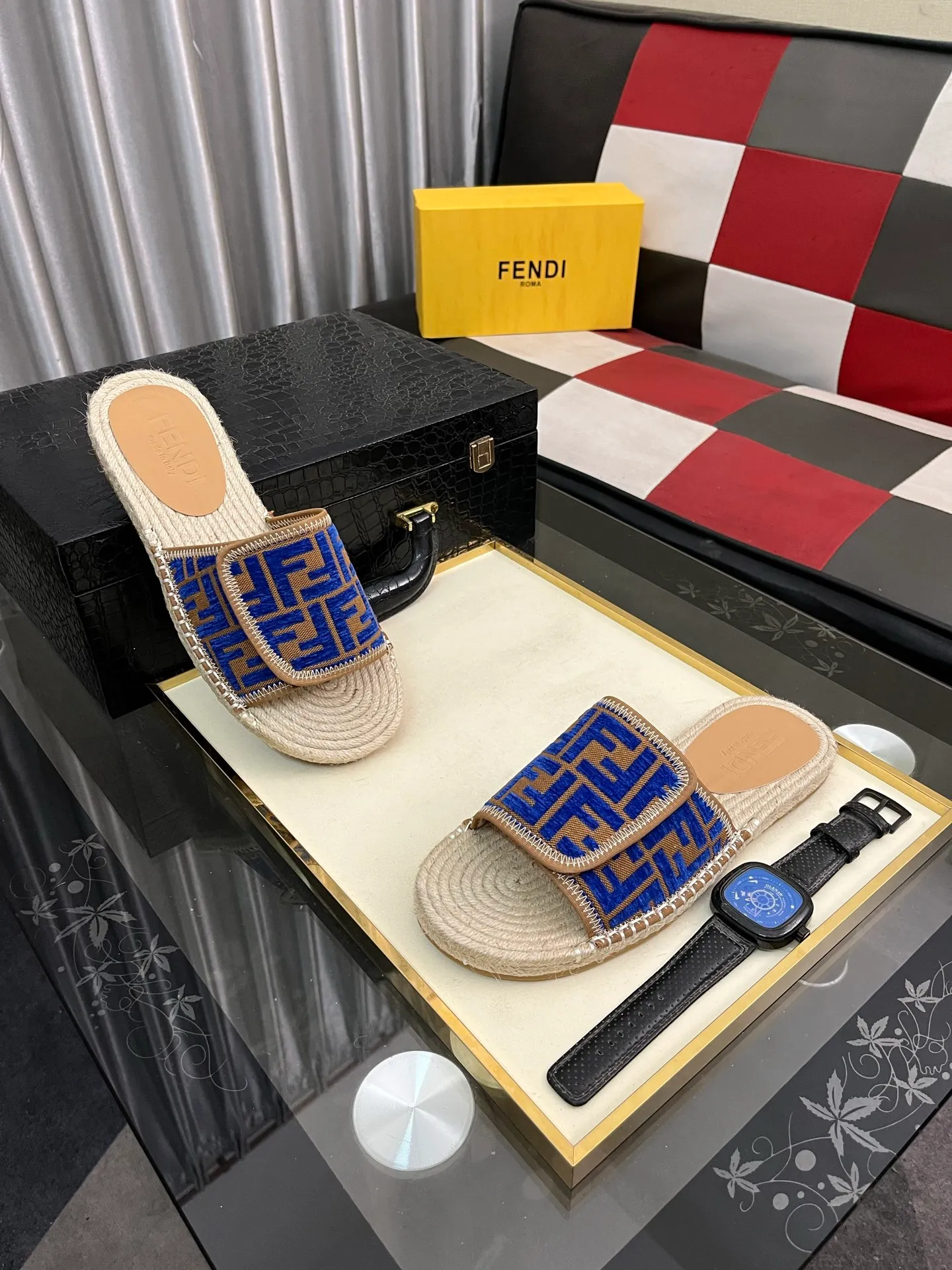 Men's shoes💰320⌚️⌚️[FENDI~Fendi slippers] High-end men's shoes brand official website 1:1 latest masterpiece: original mold customization, fabrics made of imported original materials, upgraded outsole, lighter, top quality in the market, simple and tasteful, a must-have for fashionistas, fashion is at your feet, full of confidence, the same style at the counter👍The season of summer slippers is here. Yardage: 38-44. Can be customized45.46.47